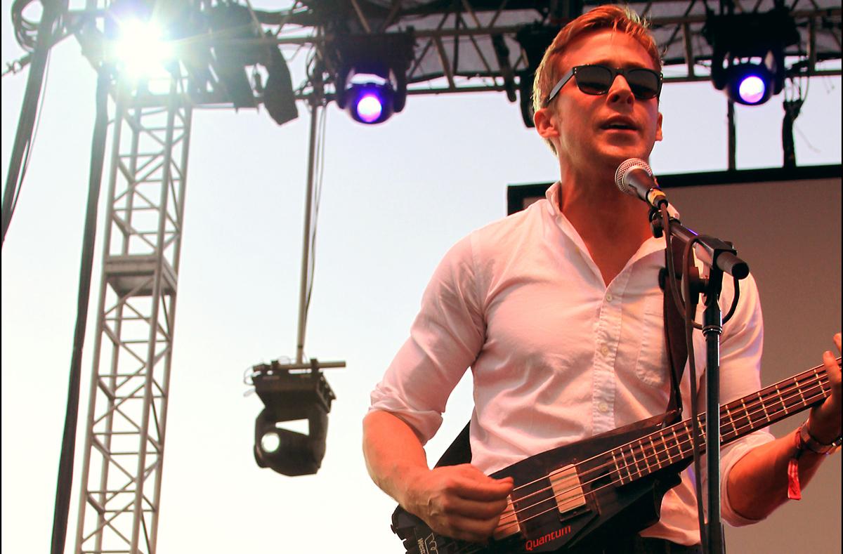 13 Actors who did not know that they sing and do it very well