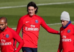 Alves fires Forlan to get into the PSG war
