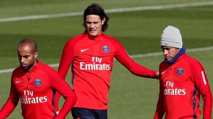 Alves fires Forlan to get into the PSG war Alves fires Forlan to get into the PSG war