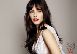 andrea duro 8688 1300x941