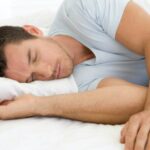 Do you want to fall asleep fast? Try these 7 tips man sleeping