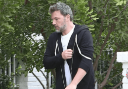 Ben Affleck was captured by photographers temporarily leaving the rehabilitation center on his way home to perform his exercise routine.