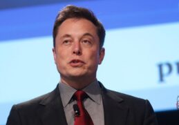 Elon Musk monitors those who criticize Tesla on Twitter