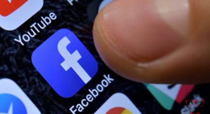 74% of the Facebook users in United States are deleting the facebook app from their smartphone