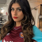 Mia Khalifa Shows Everything In Hot Miniskirt To Say Goodbye To Her Singleness