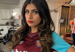 Mia Khalifa SHOWS EVERYTHING in hot miniskirt to say goodbye to her singleness