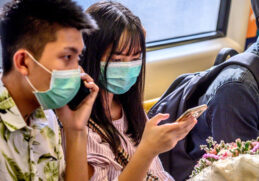 By coronavirus they create new ways of greeting in several countries