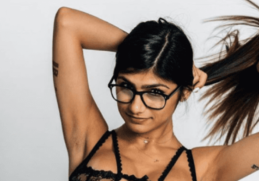 Infarct Mia Khalifa STANDS BY a huge rock