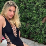Lele Pons conquers her followers with a black silk dress and sexy transparencies. Instagram Lele Pons