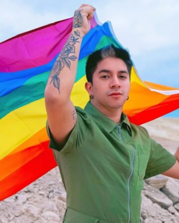 With cleavage, Mario Aguilar transforms into his characters: La Redirroja, La Morena & La Güera