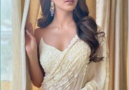 At the Shershaah trailer launch event Kiara wore such an expensive sari that everyones eyes remained fixed.