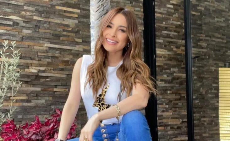 Cynthia Rodriguez captures glances with luxury outfits Instagram