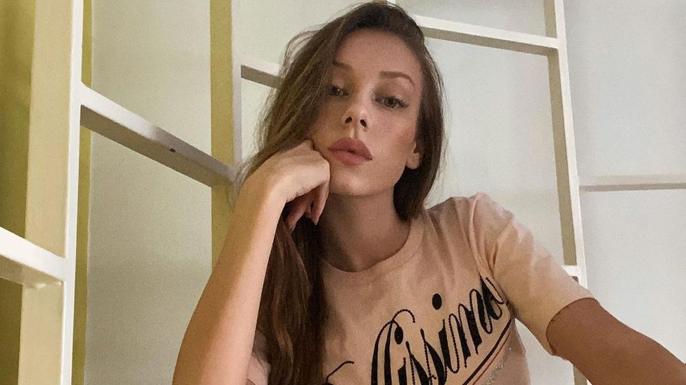 Ester Exposito dazzled with a slit dress and lots of skin