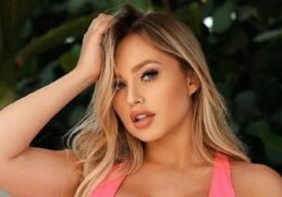 Patrycia Kayy surprises her followers by modeling her sensual lace underwear