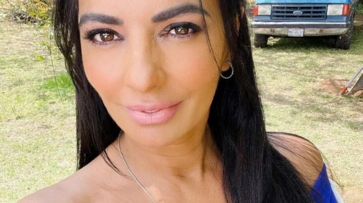 Cecilia Galliano turns on the nets by showing off her legs in leather pants cecilia galliano 1.jpg 851672003