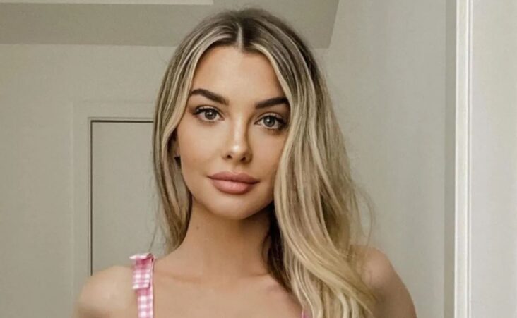 Emily Sears is not afraid of the censorship of social networks since that is what her figure works for image 1 61