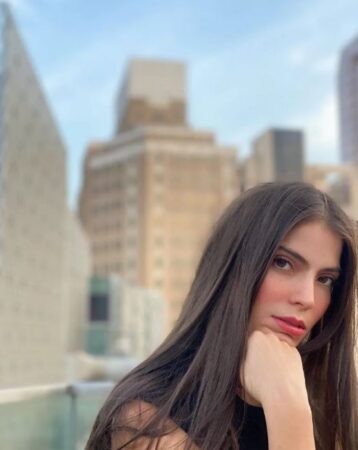 Esmeralda Ugalde shows off her beauty in a tremendous bikini