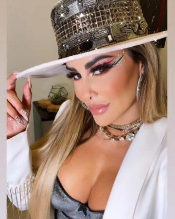 Ninel Conde shows off her voluptuous curves in a flirty bikini