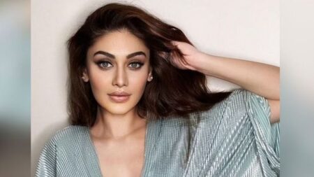 So Hot: Shefali Jariwala flaunts her style in a sexy bright dress, see hot pictures