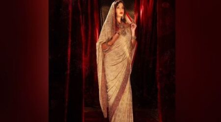 Nora Fatehi looks gorgeous in beige chikankari saree and bold red lip, see pictures