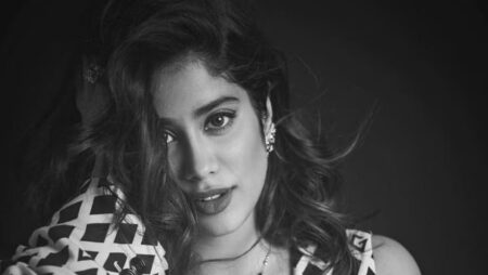 Jhanvi Kapoor wreaks havoc with black and white photos, fans go crazy watching her killer looks
