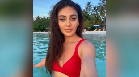 So Hot: Shefali Jariwala flaunts her style in a sexy bright dress, see hot pictures