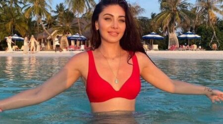So Hot: Shefali Jariwala flaunts her style in a sexy bright dress, see hot pictures