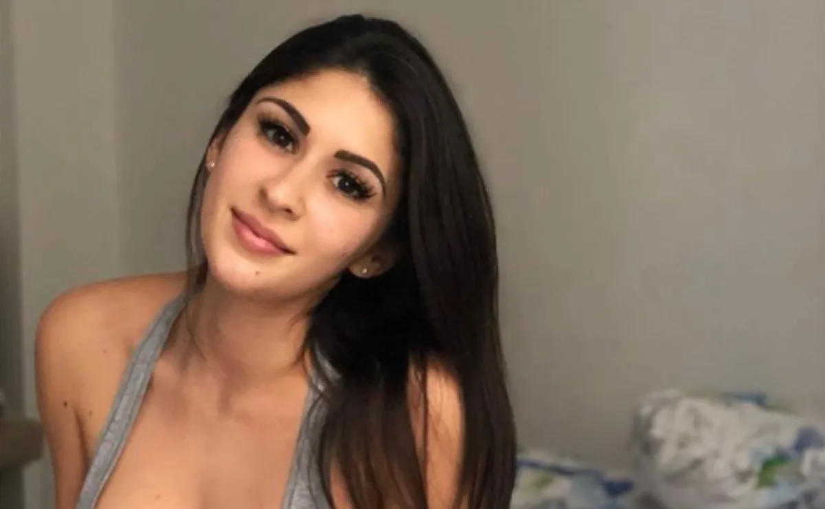 Like a mermaid Paola Pliego looks spectacular from the beach.