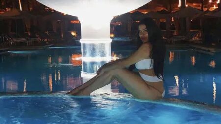 Sanjay Dutt's daughter Trishala blows the senses of fans in bikini, beats big actresses in style away from films