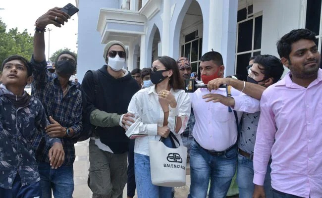 Alia Bhatt Is Escorted By Ranbir Kapoor At Jodhpur Airport.  (Photos)
