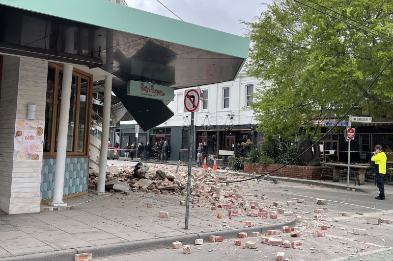 Possibility of strong aftershocks Victoria's earthquake prompts fears of further tremors