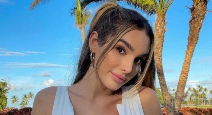 Taking to Instagram, Lyna Pérez flaunts her toned body in a skimpy bikini.