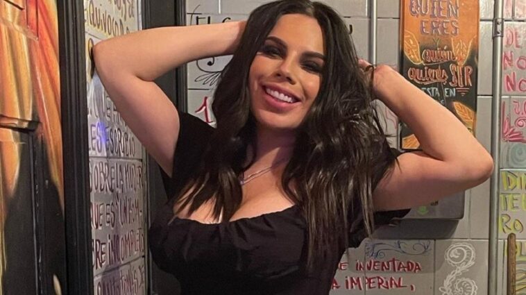 The beautiful youtuber uploaded two images to her Instagram profile in which she appears showing her curves with a bikini.