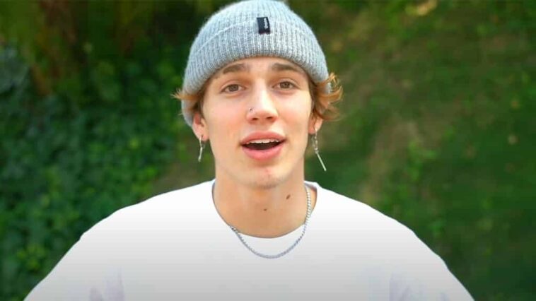 Vinnie Hacker (TikTok star) Wikipedia, biography, age, height, weight, girlfriend, net worth, family, career, facts Vinnie Hacker is afraid of dating bc of fanbase 1024x576 1