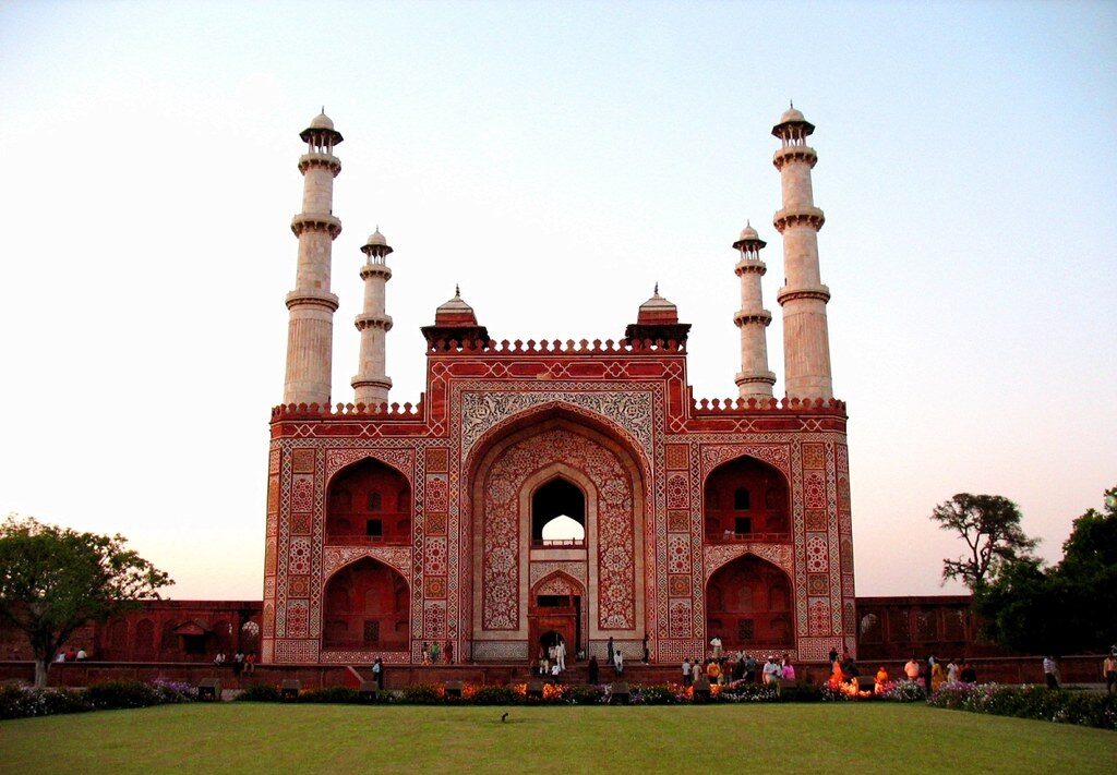 10 BEST Places to Visit in AGRA to Make the Most of your Trip