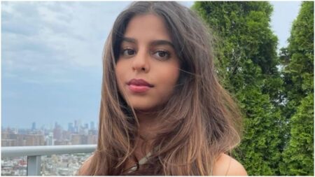 Suhana Khan showed her fans a glimpse of her apartment, shared a photo showing her back Suhana Khan showed her fans a glimpse of her apartment, shared a photo showing her back