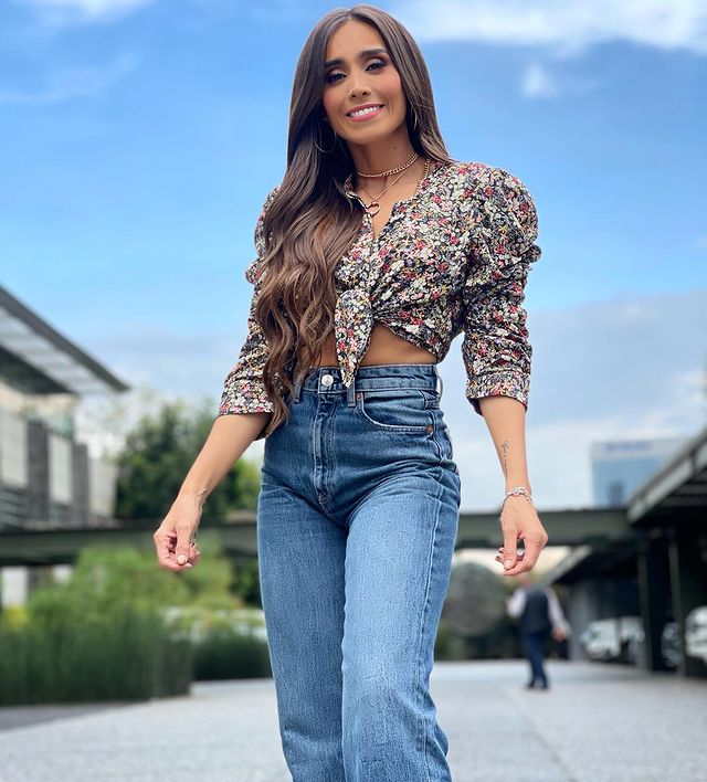 Alex Garza flaunts her amazing physique in a tiny black bikini.