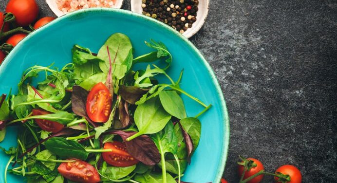 COVID-19: a diet rich in fruits and vegetables enhances the effect of vaccination