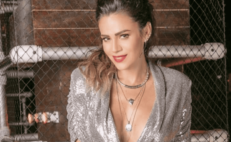 Luz Elena Gonzalez gives a class of elegance with a white dress fitted to her body and without looking vulgar