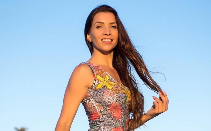 Neiva Mara stirring the hearts of her followers by lifting her dress MARA 1