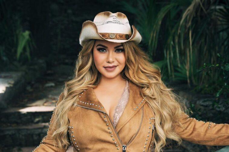 With a beautiful dress, Chiquis Rivera wishes Merry Christmas from a sleigh Chiquis Rivera