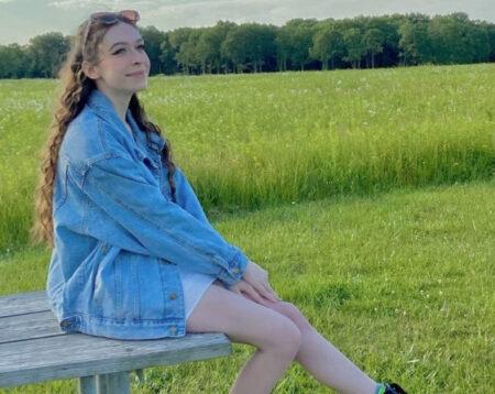 Hannahxxrose (Youtuber) Wiki, Biography, Age, Height, Weight, Dating