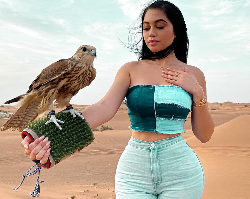 Jailyne Ojeda showed her statuesque figure completely covered in honey