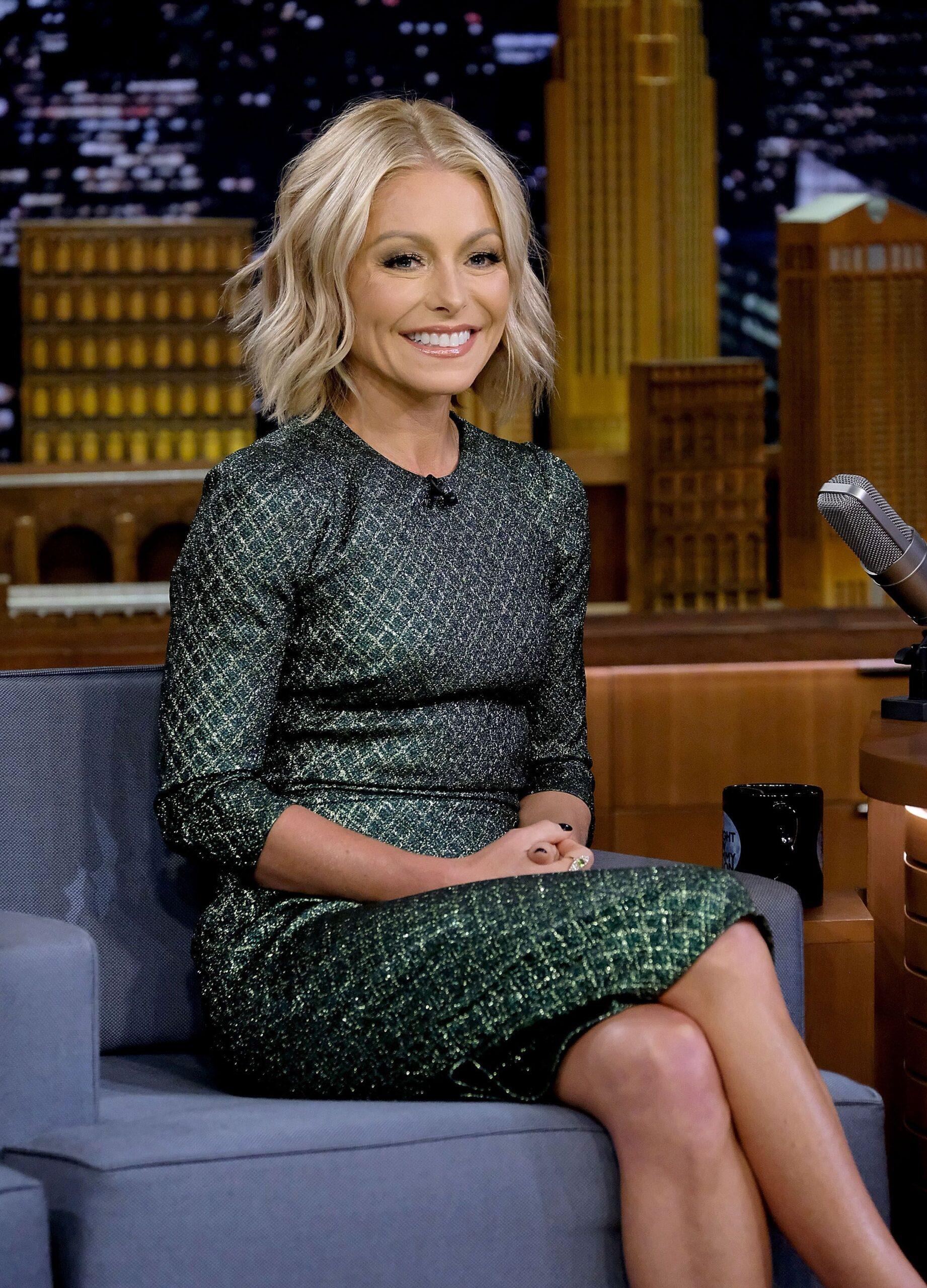 Kelly Ripa (host) Wiki, biography, age, height, weight, husband, children, net worth, family, facts