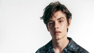 Louis Partridge Net Worth And Income In 2021