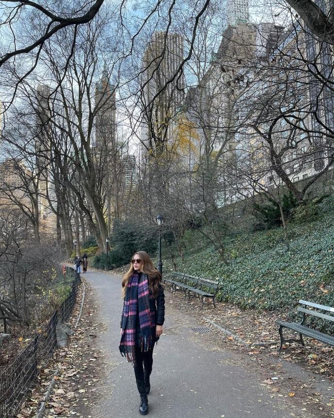 Yanet García will leave you speechless by showing her charms dressed as a duende