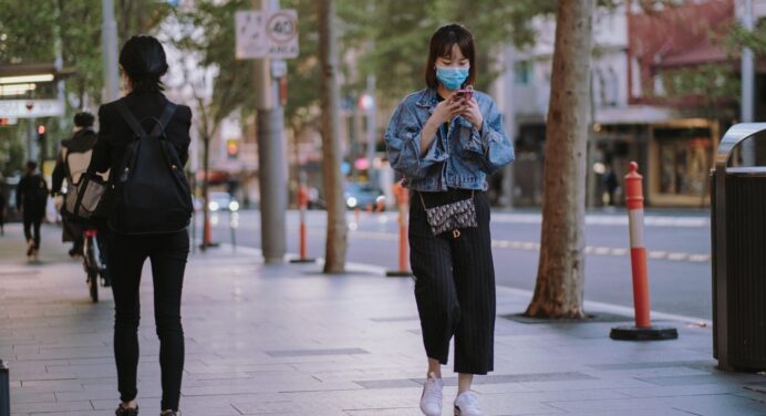 Omicron is compelling a large number of Americans to abandon their cotton masks in favour of N95s. Australians, should they follow suit?