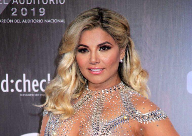 Aleida Nuñez highlights her curves with an elegant red dress Aleida Nunez e1643367523192