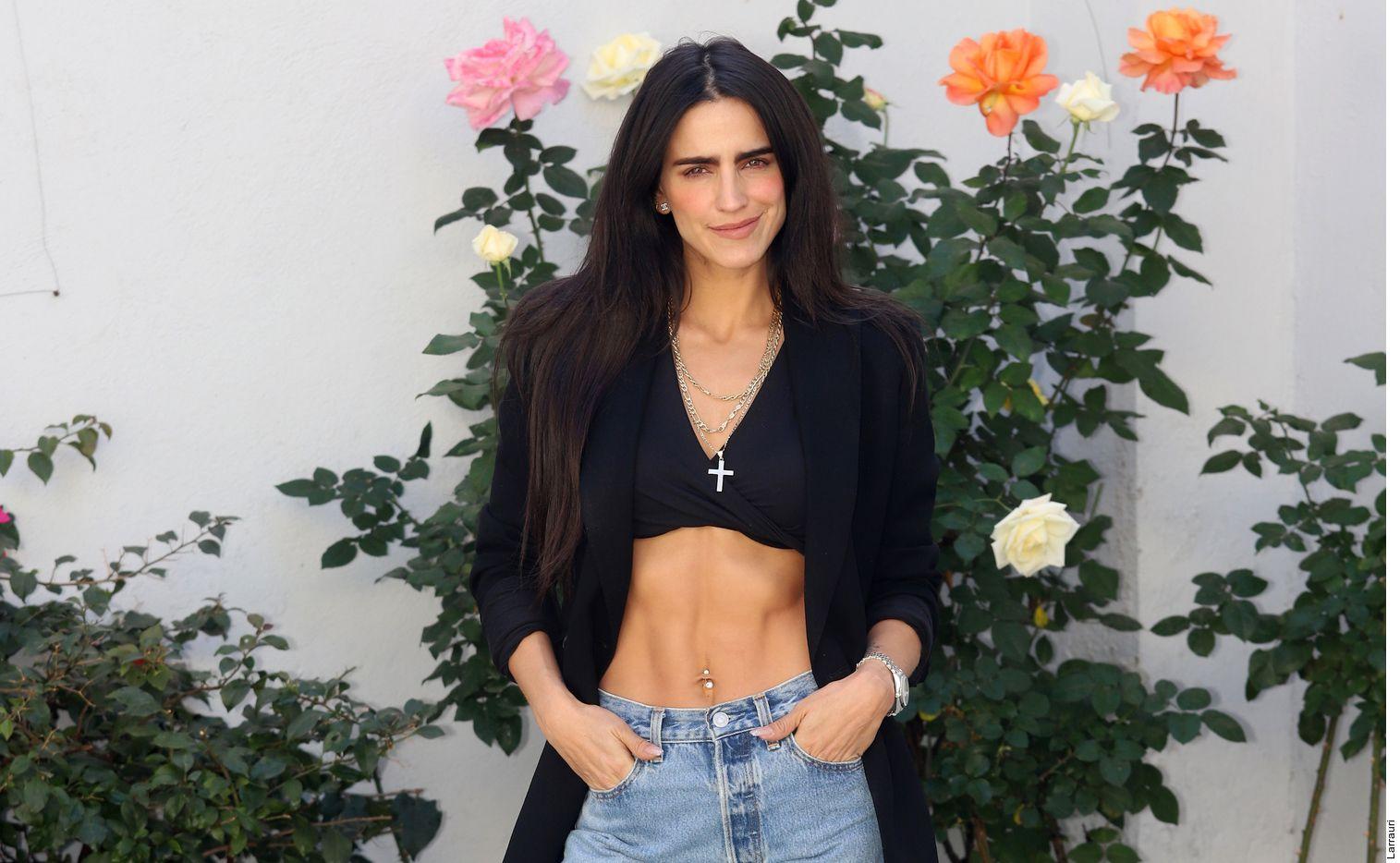 Bárbara de Regil shows off a great body on the beach Bárbara de Regil