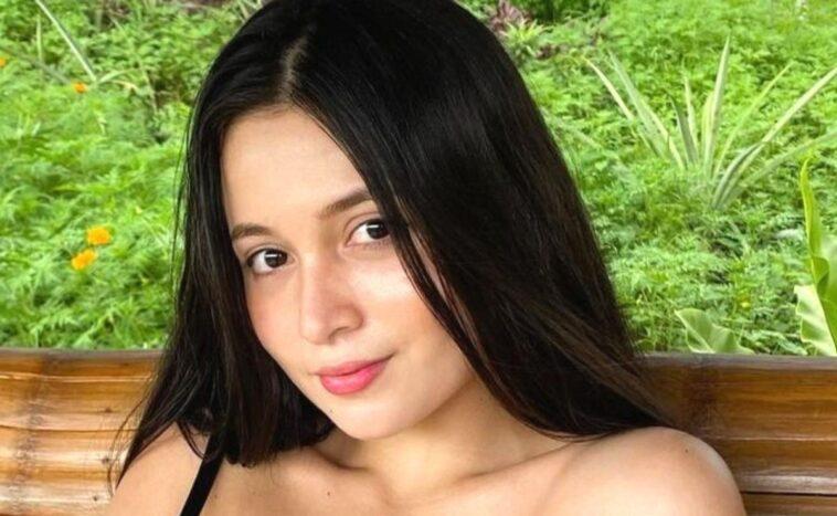 In the pink look Pandora Kaaki looks very relaxed between the sheets.